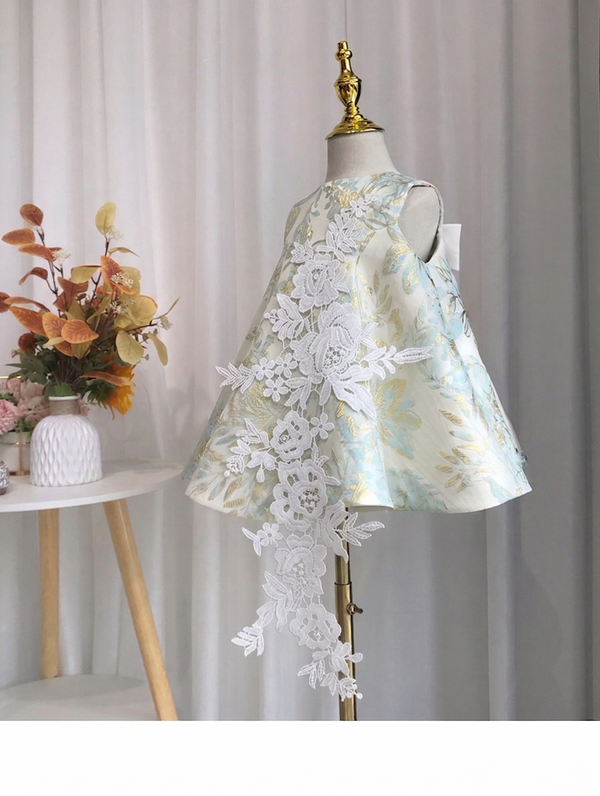 white lace idea-from dress to homehole decrations