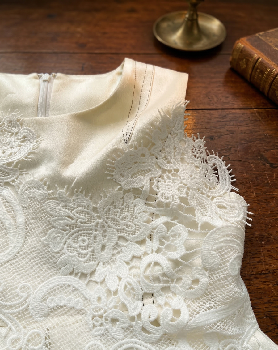 Gilrs princess festival Luxury Beige Lace Dress VintageToddler Party Outfit XmasLuxury Girls Ivory Lace Flower Girl Dress – Vintage Princess Party & Wedding Dress for Toddler (Ages 2–7)